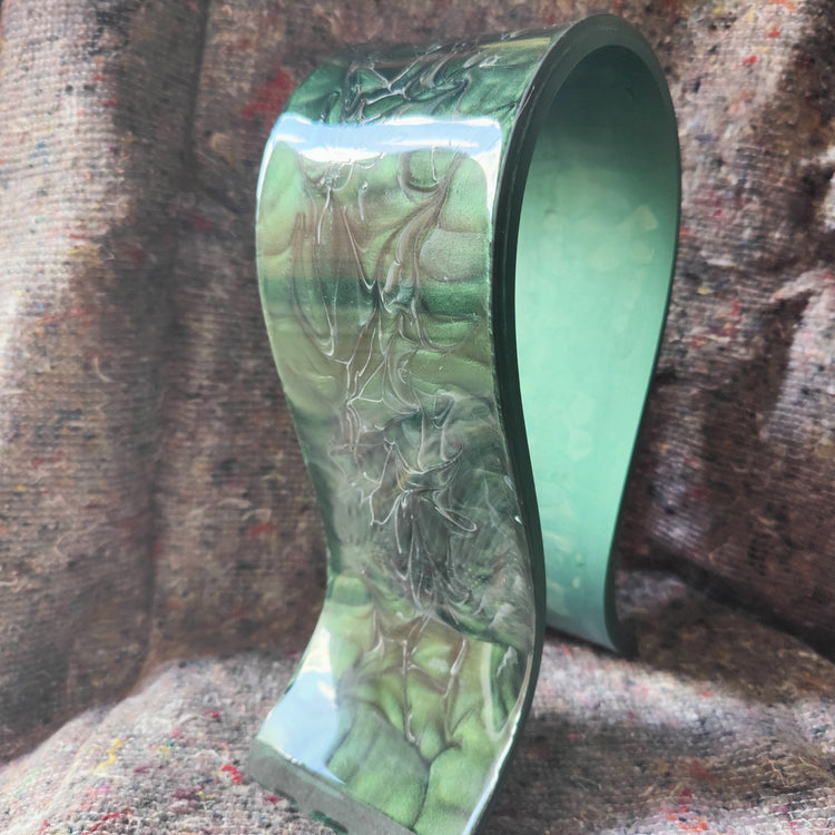 Håndlavet hovedtelefonstander "Alpi verde, Grøn marmor"